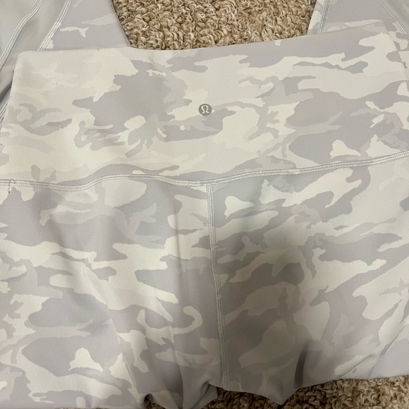 Lululemon, gray and dark gray camo print tights size 12 - Picture 2 of 3